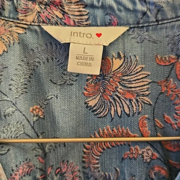 Intro Dillard’s Blue Chambray Floral Lyocell Button-Down, L, Boho, Coastal - Picture 4 of 10